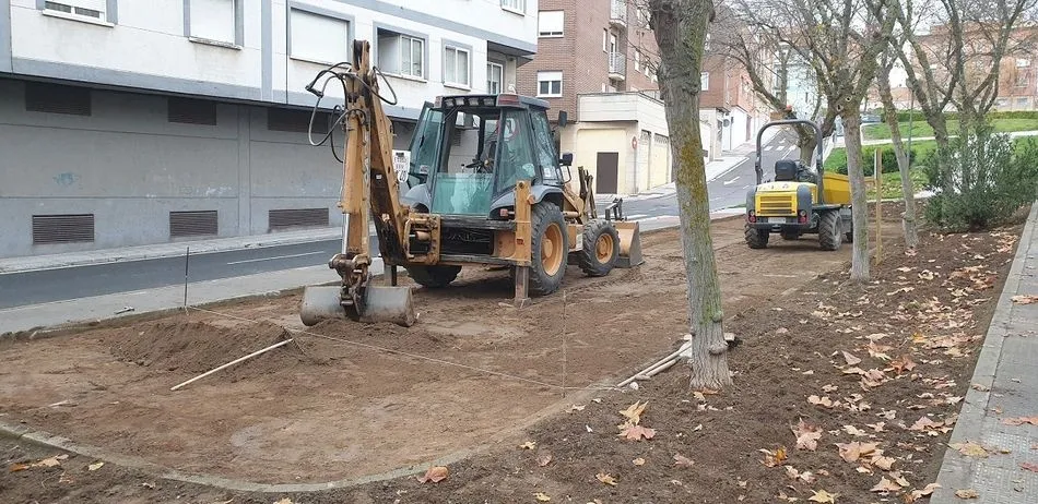 Obras en el bulevar de las calles Alfareros y Marineros, entre los barrios Blanco y Pizarrales