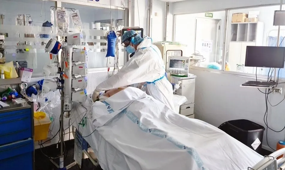 Un paciente en la UCI del Clínico de Salamanca - Hospital Salamanca