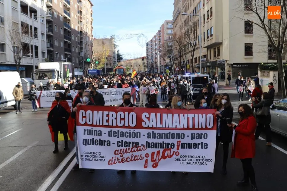Cerca de un millar de autónomos participan en la protesta en las calles de Salamanca - Lydia González