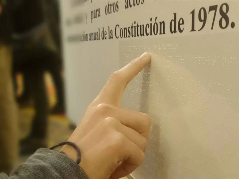 Constitución Española en Braille - EUROPA PRESS - Archivo
