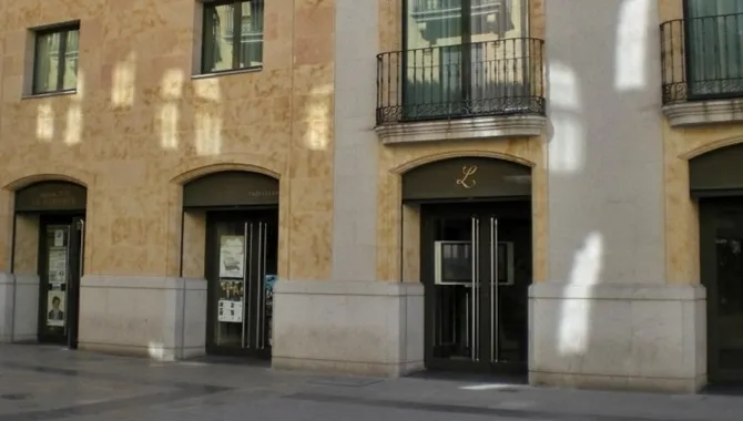 La fachada del Liceo mostrará la pancarta mañana lunes - Archivo