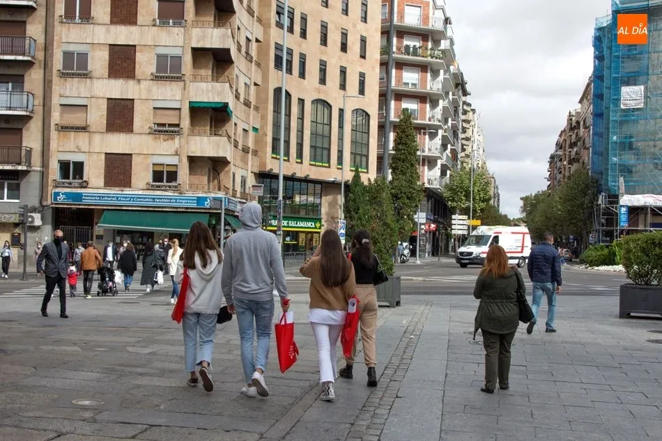 La capital salmantina va recuperando su pulso y en esta semana reabrirá la hostelería y centros comerciales y deportivos