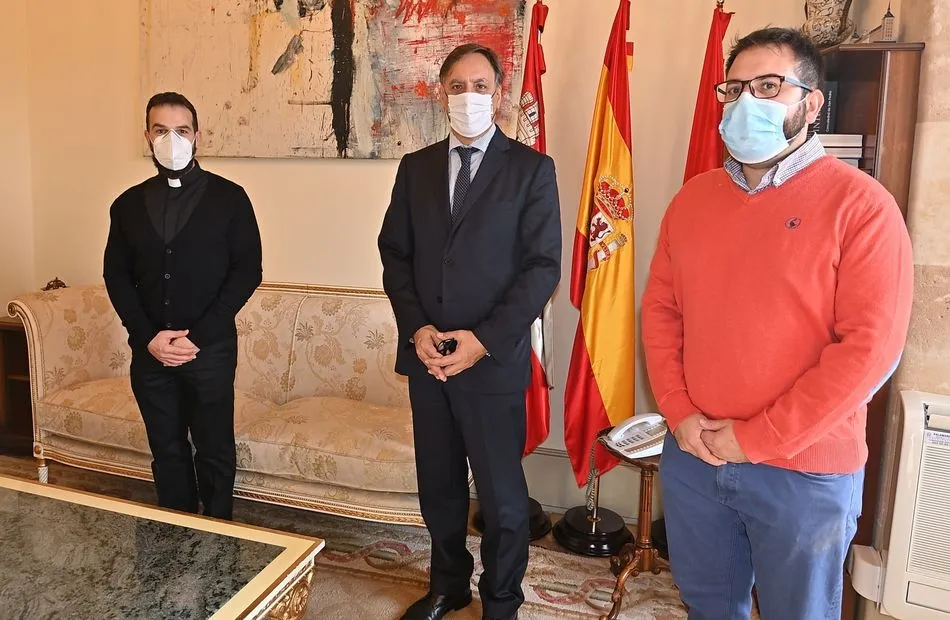 Encuentro del alcalde con representantes de la Orden de la Merced. Foto: @aytosalamanca