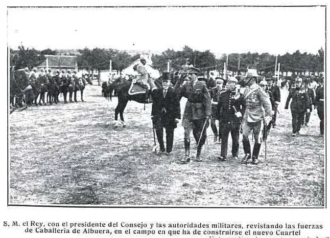 La visita de Alfonso XIII y la primera piedra del nuevo Cuartel de Caballería Julián Sánchez...