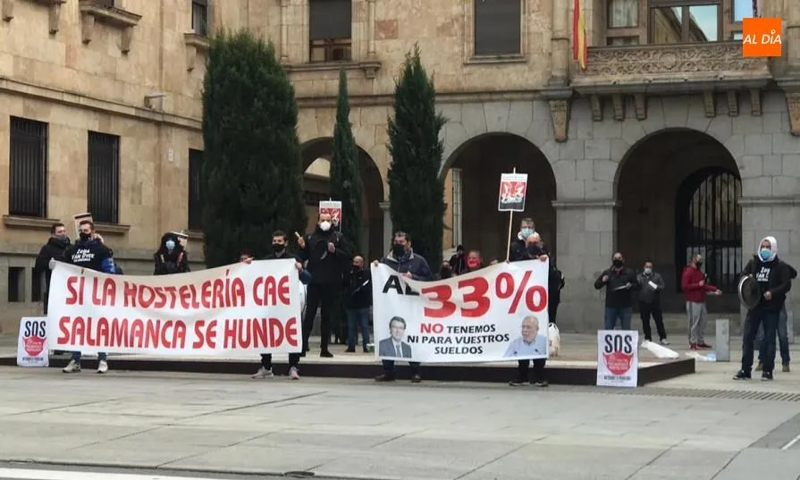 Protesta de hosteleros en la plaza de la Constitución
