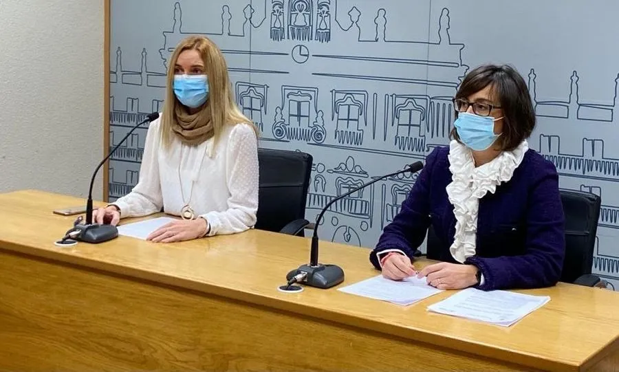 Erica Polo y María Jesús Santamaría Trigo, concejalas socialistas en el Ayuntamiento de Salamanca