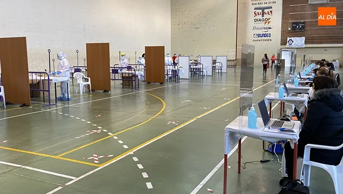 Sanitarios y técnicos del cribado masivo en Peñaranda durante este miércoles