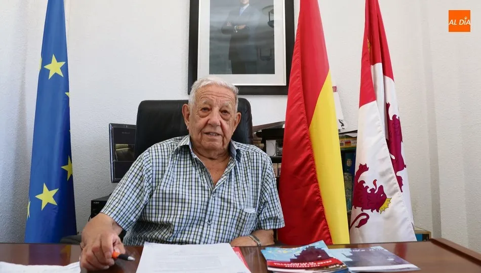 El alcalde, Arturo de Inés, desea todos sus vecinos unas felices fiestas navideñas