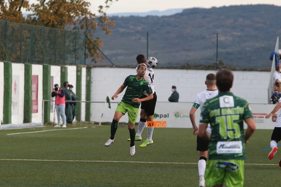 Pino, ante el Salamanca UDS