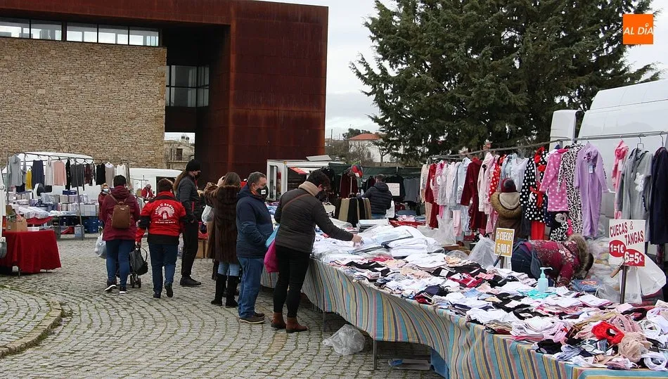 El mercadillo de Trabanca cumplía este domingo 16 años desde su primera edición el 5 de diciembre de 2004