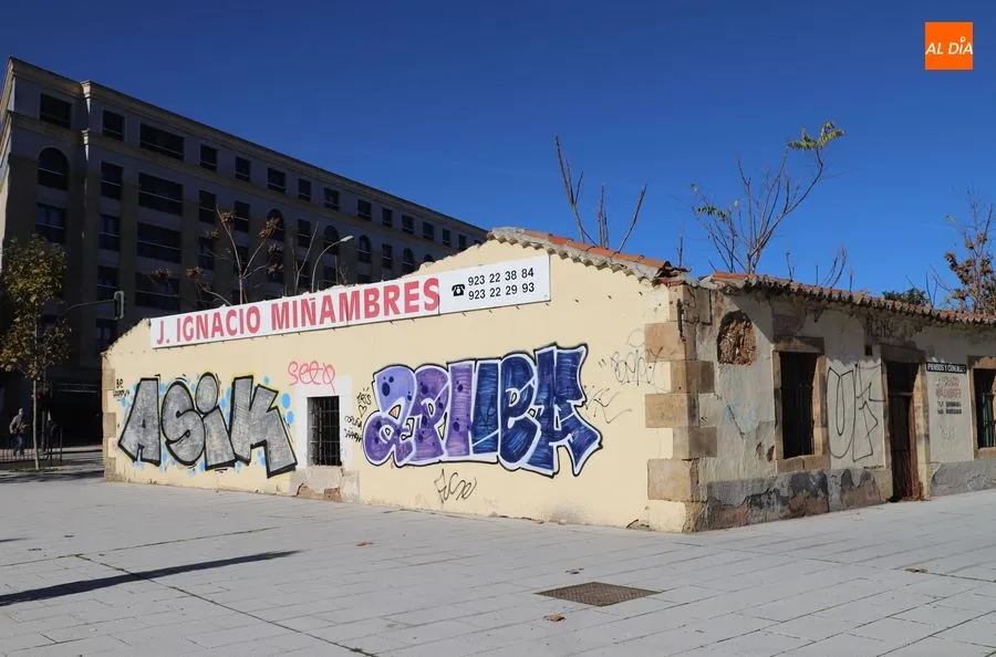 Uno de los inmuebles abandonados en la avenida de la Merced. Foto de Lydia González