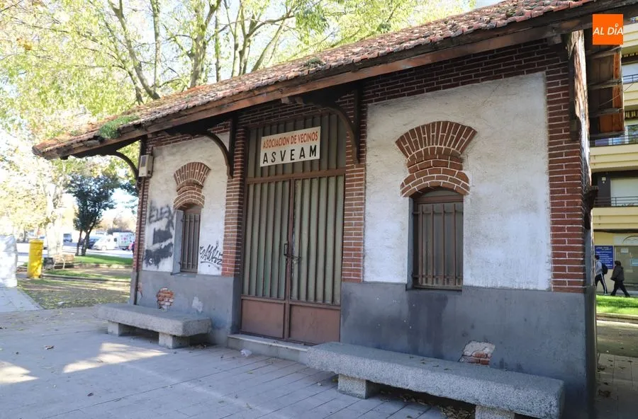 Quiosco acristalado ubicado al final del paseo Torres Villarroel. Foto de Lydia González