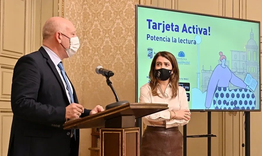 Los concejales de Cultura y Promoción Económica, María Victoria Bermejo y Juan José Sánchez, presentaban esta iniciativa en el Ayuntamiento