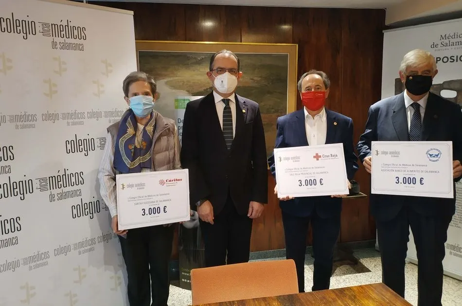 El presidente del Colegio Oficial de Médicos junto a los presidentes de Cáritas, Cruz Roja y Banco de Alimentos de Salamanca