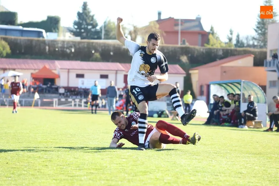 Kristian le hace una entrada a De la Nava en el último derbi