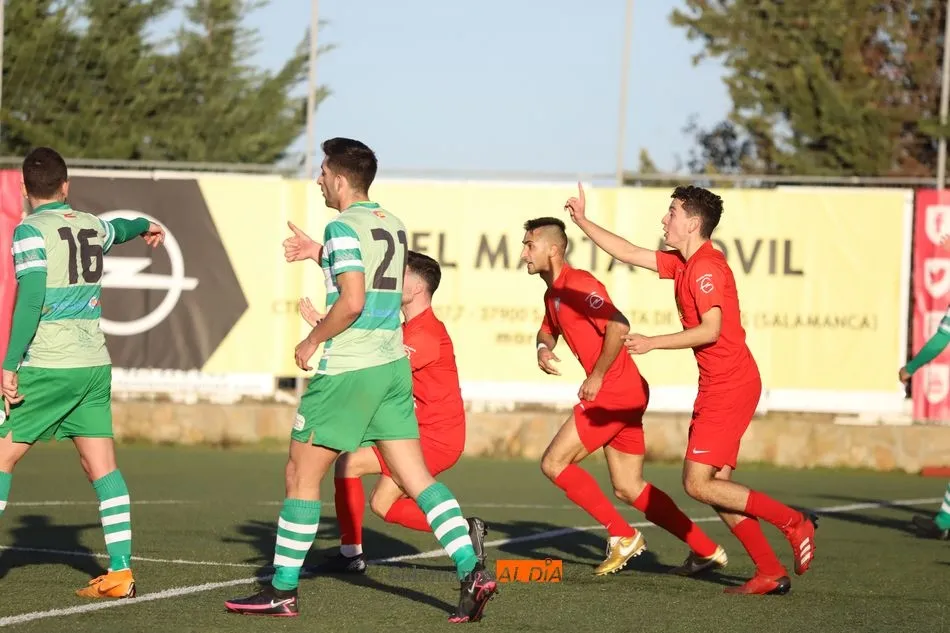 El Santa Marta se mantiene en puestos para disputar la fase de ascenso, tras ganar a la Virgen del Camino. Foto de Lydia González