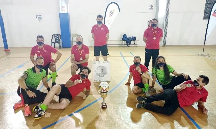 Jugadores del CD Adas de Asprodes con el trofeo y las medallas como subcampeones de España