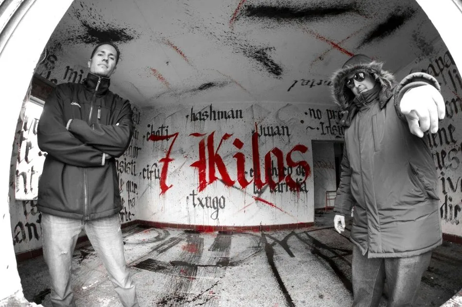 Imagen promocional de la banda 7 KILOS