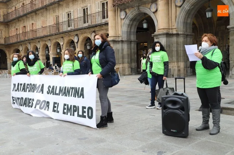 Concentración en la Plaza Mayor de la Plataforma Salmantina de Entidades por el Empleo. Foto de Lydia González