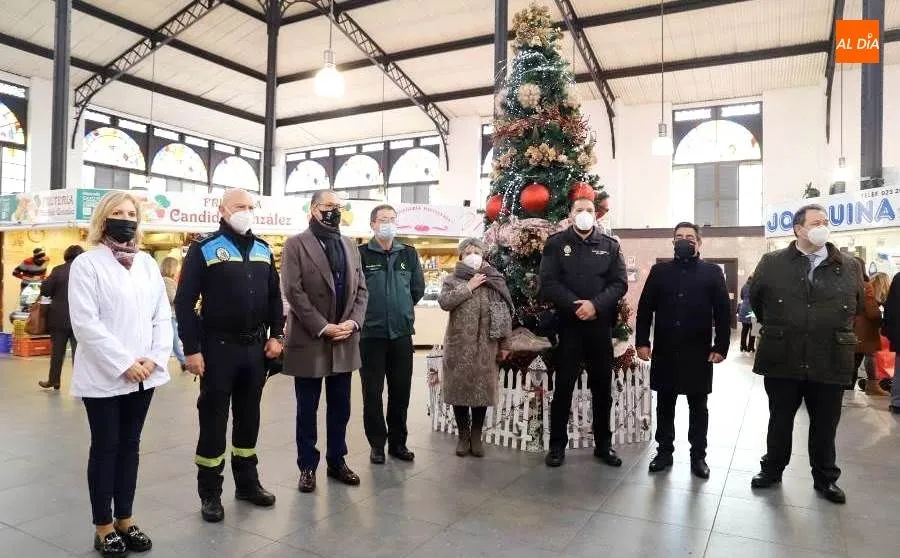 La subdelegada del Gobierno en Salamanca, Encarnación Pérez, junto a los responsables de la Policía Local, la Policía Nacional y la Guardia Civil. Foto de Lydia González