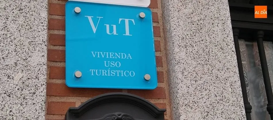 Placa distintiva de las viviendas de uso turístico en Castilla y León
