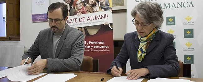 Instante de la firma de la renovación entre ambas instituciones - USAL