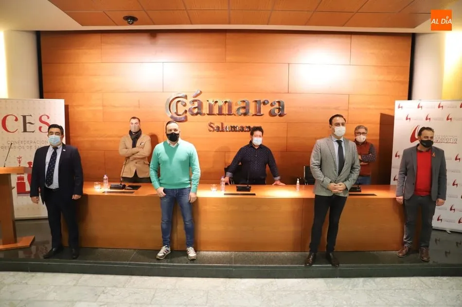 Representantes de la alta cocina junto a los representantes de la Asociación de Hostelería y CES. Fotos: Lydia González