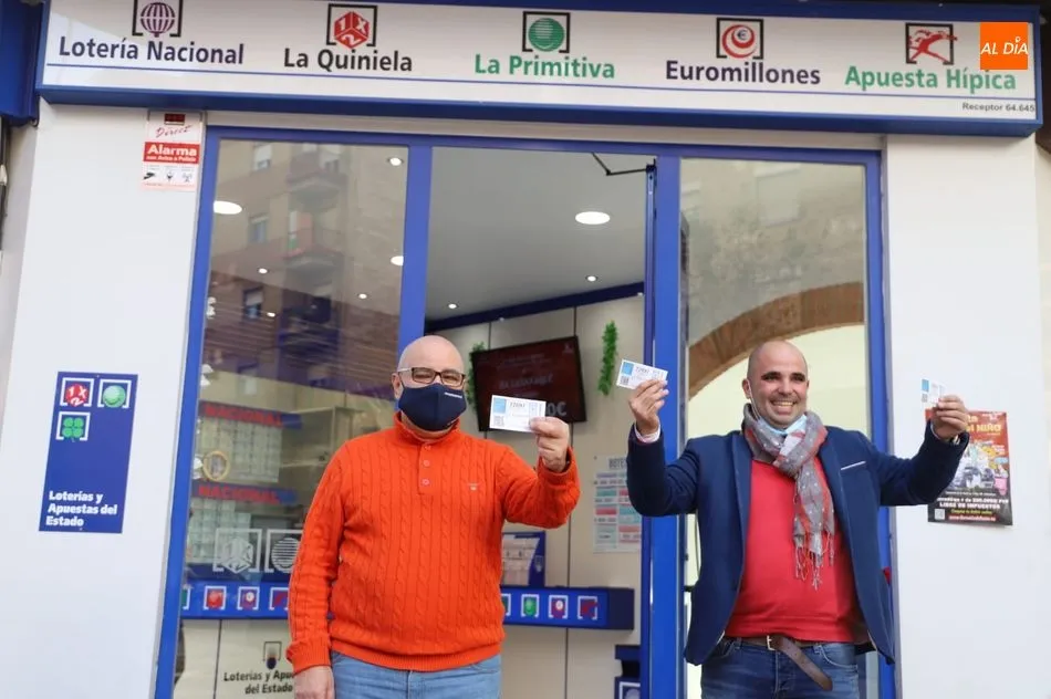 La Administración de Lotería Los Manolos ha repartido El Gordo en Salamanca. Fotos: Lydia González