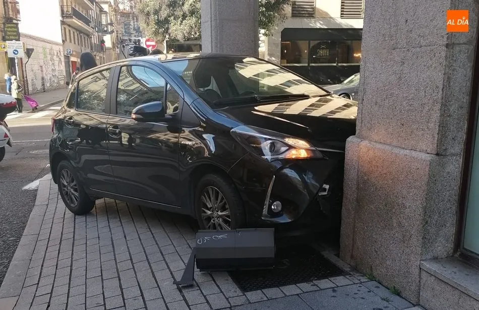 Estado en el que ha quedado el vehículo. Fotos: Lydia González