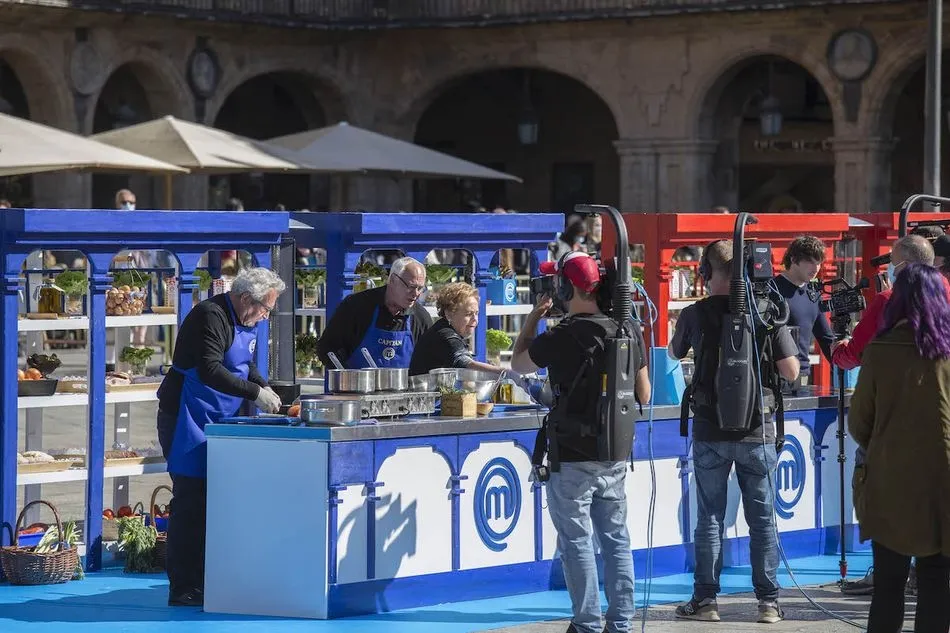 La 1 de TVE emite este viernes el programa ‘MasterChef Abuelos’ grabado en la Plaza Mayor de...