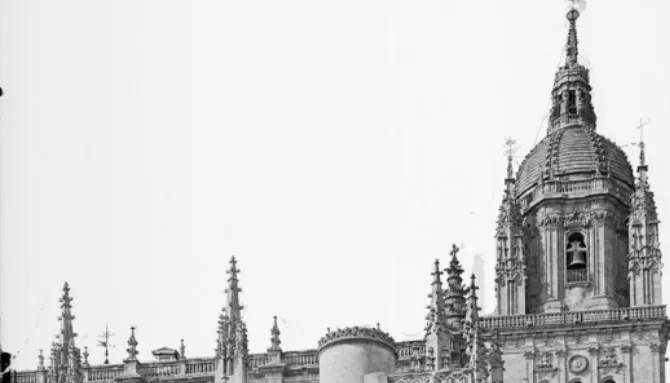 Torre y campanario de la Catedral Nueva