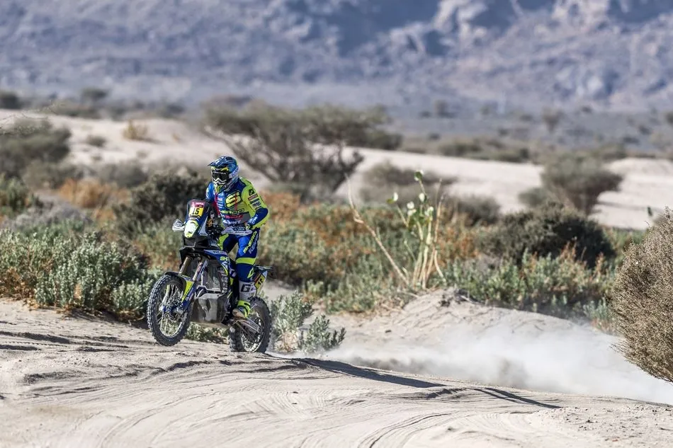 Santolino rodando en la primera etapa del Dakar 2021