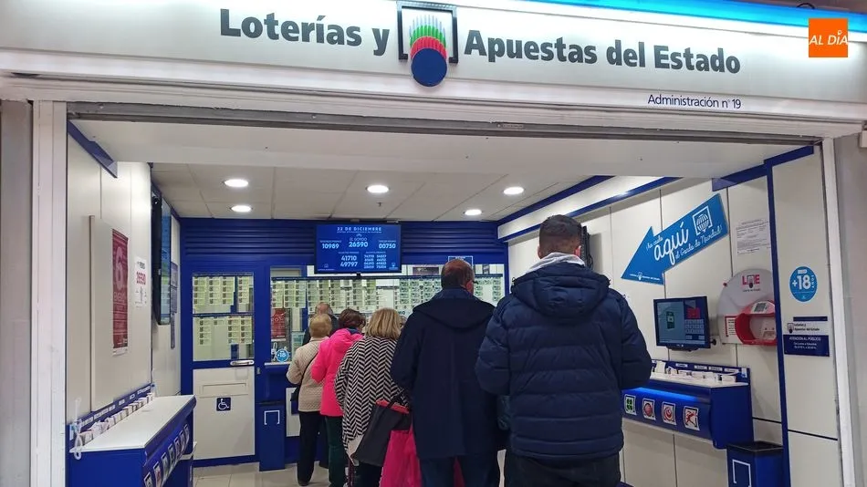 Compra de décimos en una administración de lotería
