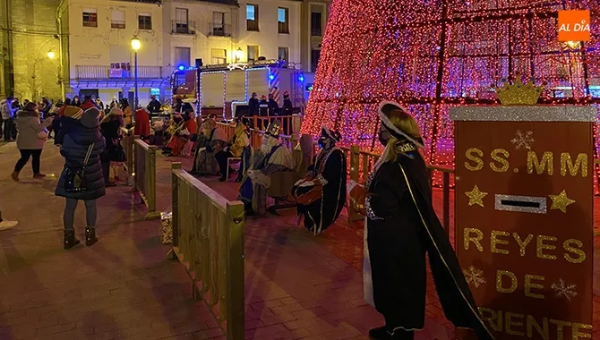 Los Reyes Magos se encontraron con los niños peñarandinos en la Plaza de la Constitución