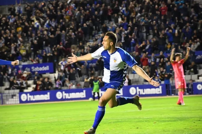 Boris Garros celebra un gol