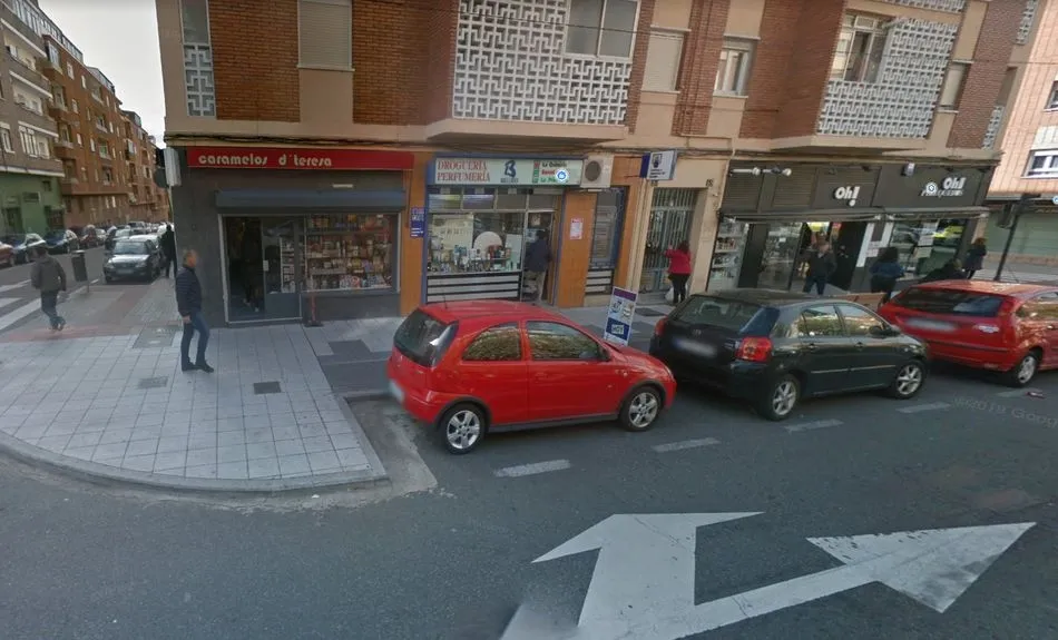 Administración de Lotería en la calle Filiberto Villalobos, donde se han repartido décimos del segundo premio - GM