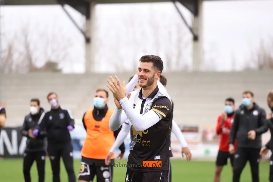 Aythami Perera celebra un triunfo de Unionistas