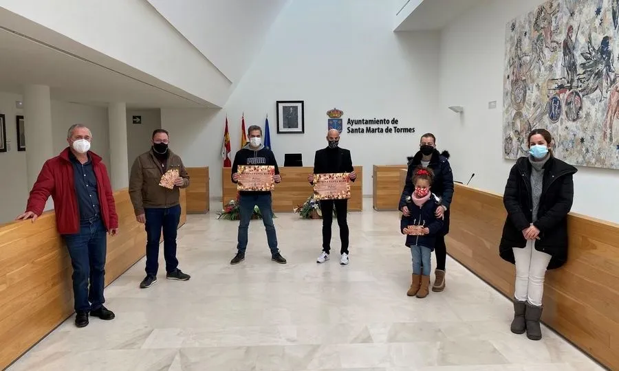 Entrega de los premios a los ganadores del I Concurso de Decoración Navideña de Escaparates, Balcones y Ventanas, promovido por el Consistorio santamartino