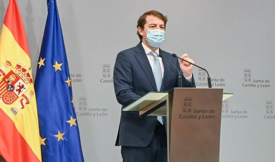 El presidente de la Junta de Castilla y León, Alfonso Fernández Mañueco, explica las nuevas medidas que se adoptarán en Castilla y León ante la pandemia