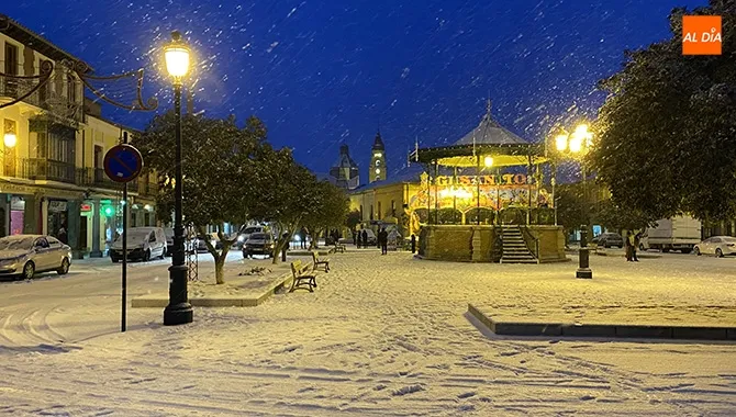La Plaza de España cubierta por la nieve que esta dejando la borrasca Filomena