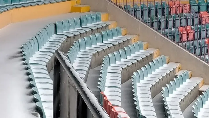 La grada del Helmántico, con nieve