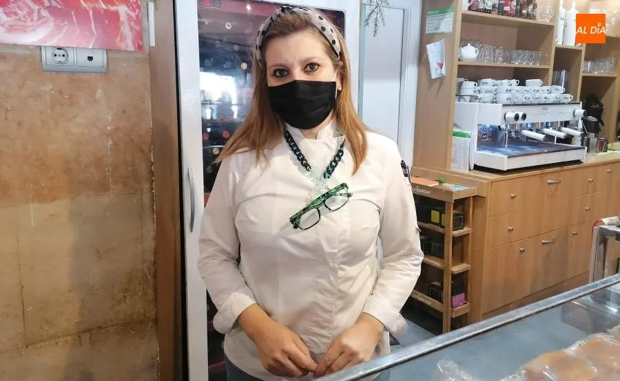 María del Carmen Rodríguez Vega, responsable de la Cafetería Abadía Plaza. Foto de Lydia González