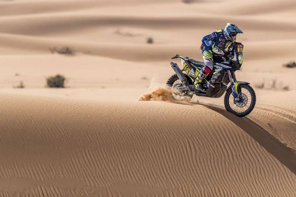 Santolino sigue subiendo puestos en el Dakar