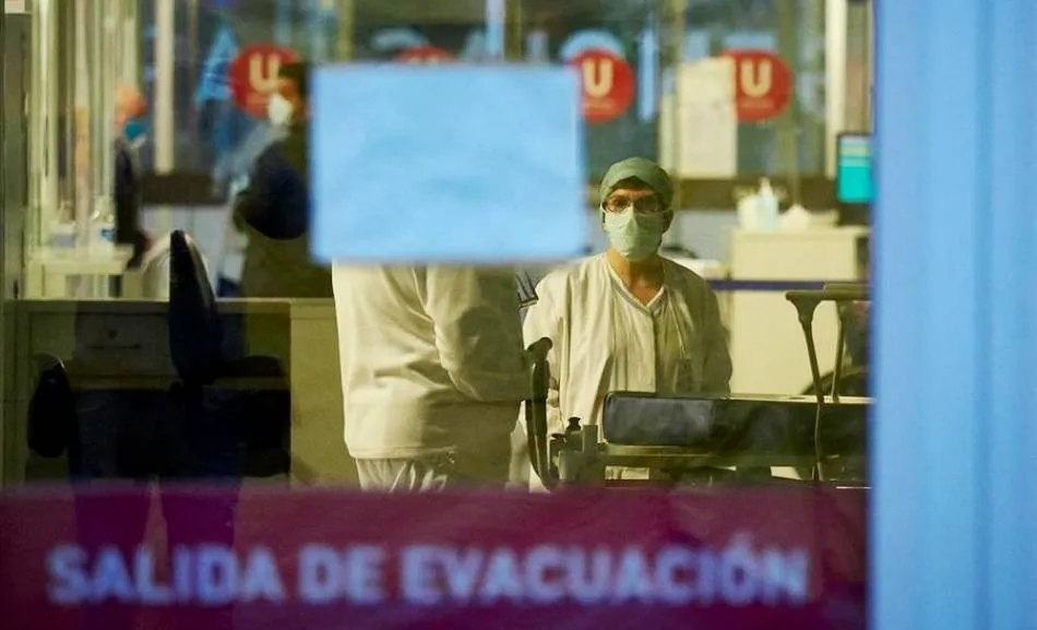 El confinamiento estricto está sobre la mesa, pero hay margen todavía para otras medidas,...