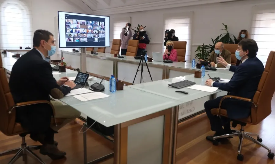 Reunión telemática del presidente de la Junta, Alfonso Fernández Mañueco, con autoridades locales y provinciales de la región