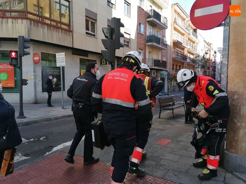 Bomberos y Policía Nacional en el lugar del incidente - LG