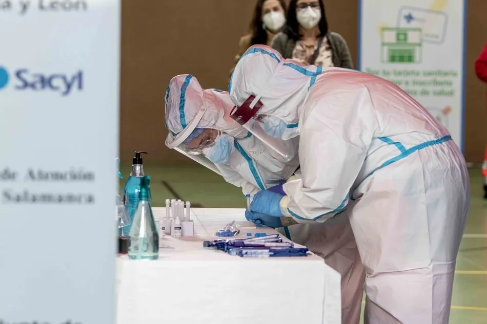 La primera jornada del cribado masivo en la Universidad arroja un positivo entre 745 pruebas...