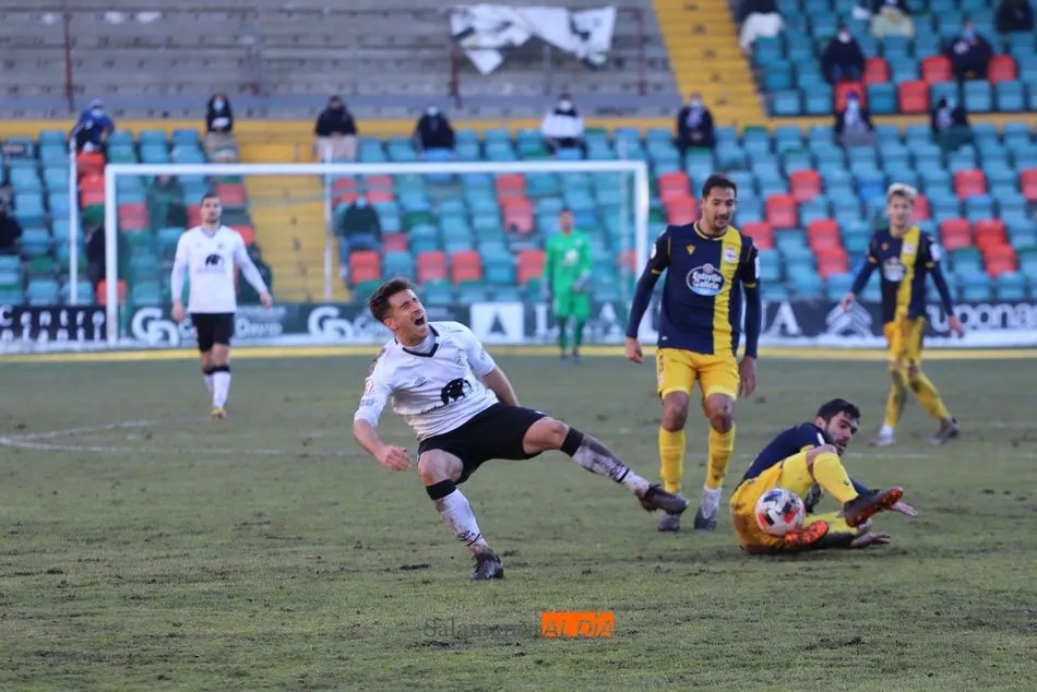 Llorente recibe una fuerte entrada contra el Dépor