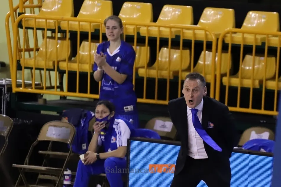 Íñiguez muestra su energía / Lydia González