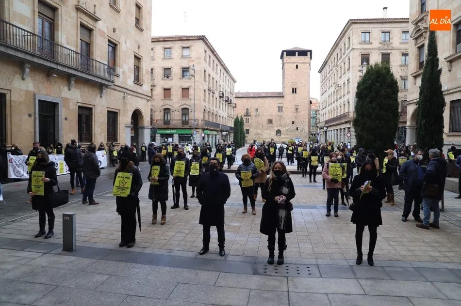 Concentración de peluquería, barbería y estética en la plaza de la Constitución. Foto de Lydia González